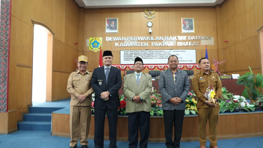 Wakil Bupati Pakpak Bharat Membacakan Pidato Nota Jawaban Bupati Dalam Sidang Paripurna DPRD