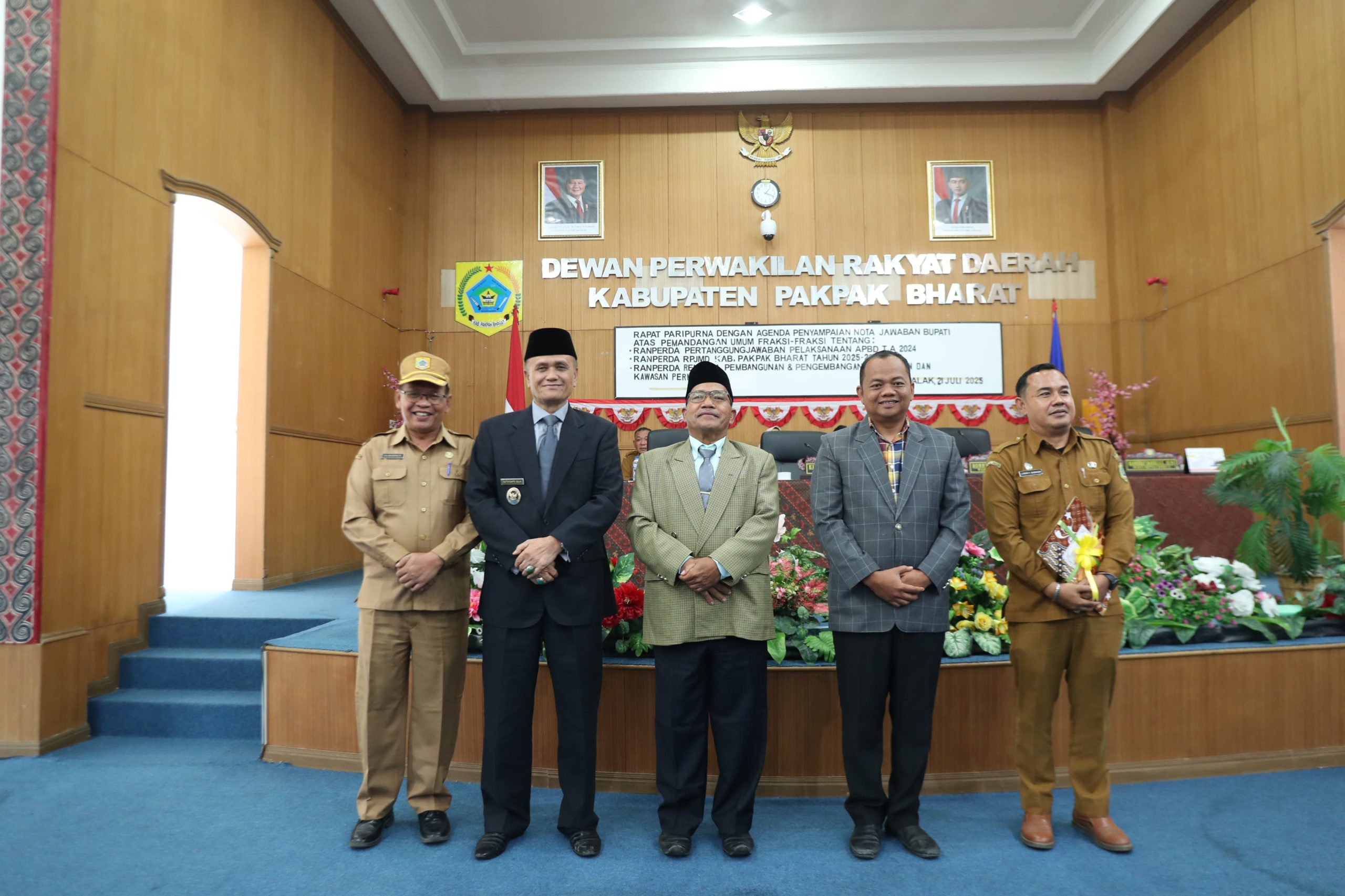 Wakil Bupati Pakpak Bharat Membacakan Pidato Nota Jawaban Bupati Dalam Sidang Paripurna DPRD