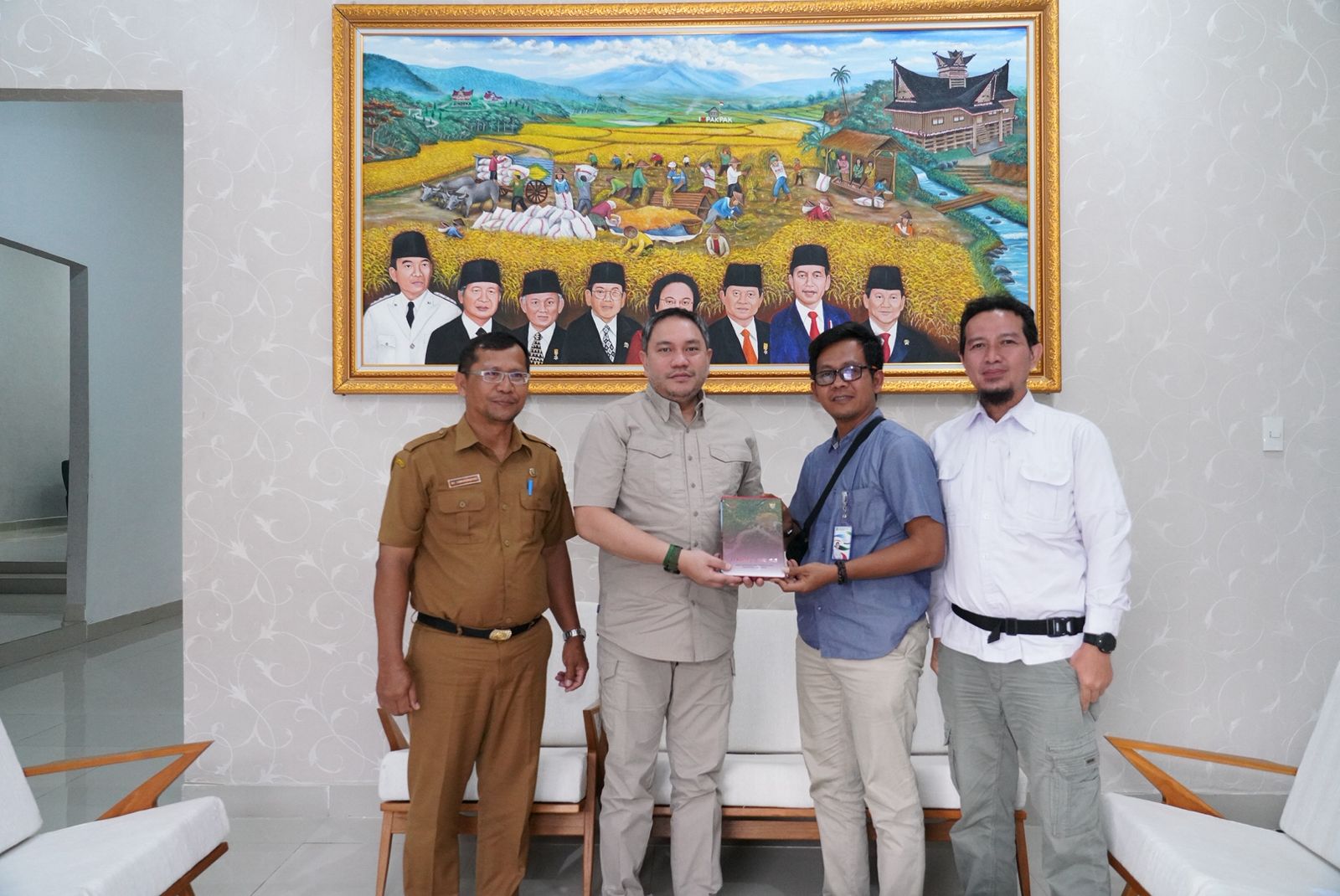 Bupati Pakpak Bharat Menerima Kunjungan Tim Deputi Tata Lingkungan dan Sumber Daya Alam dari Kementrian Lingkungan Hidup