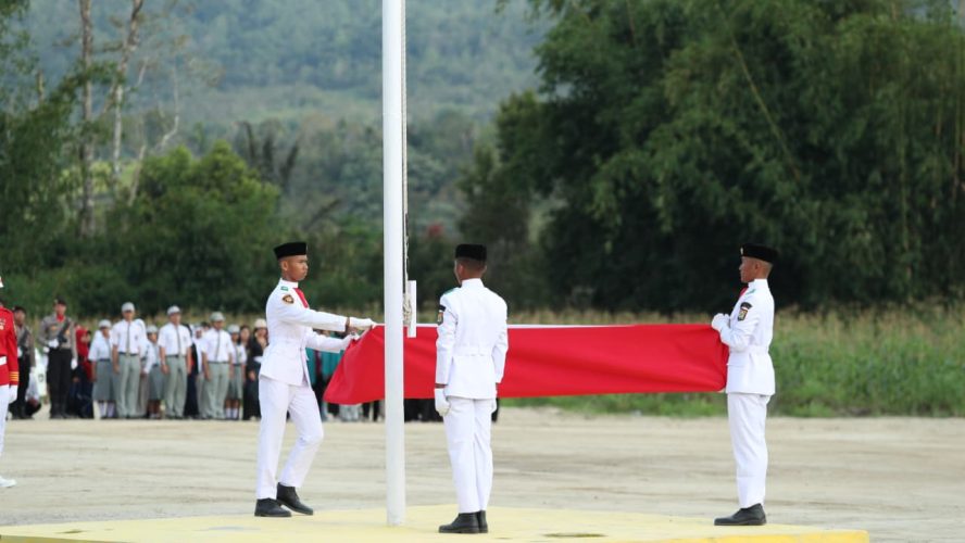 Upacara Penurunan Bendera Pusaka di Kabupaten Pakpak Bharat Berjalan Lancar
