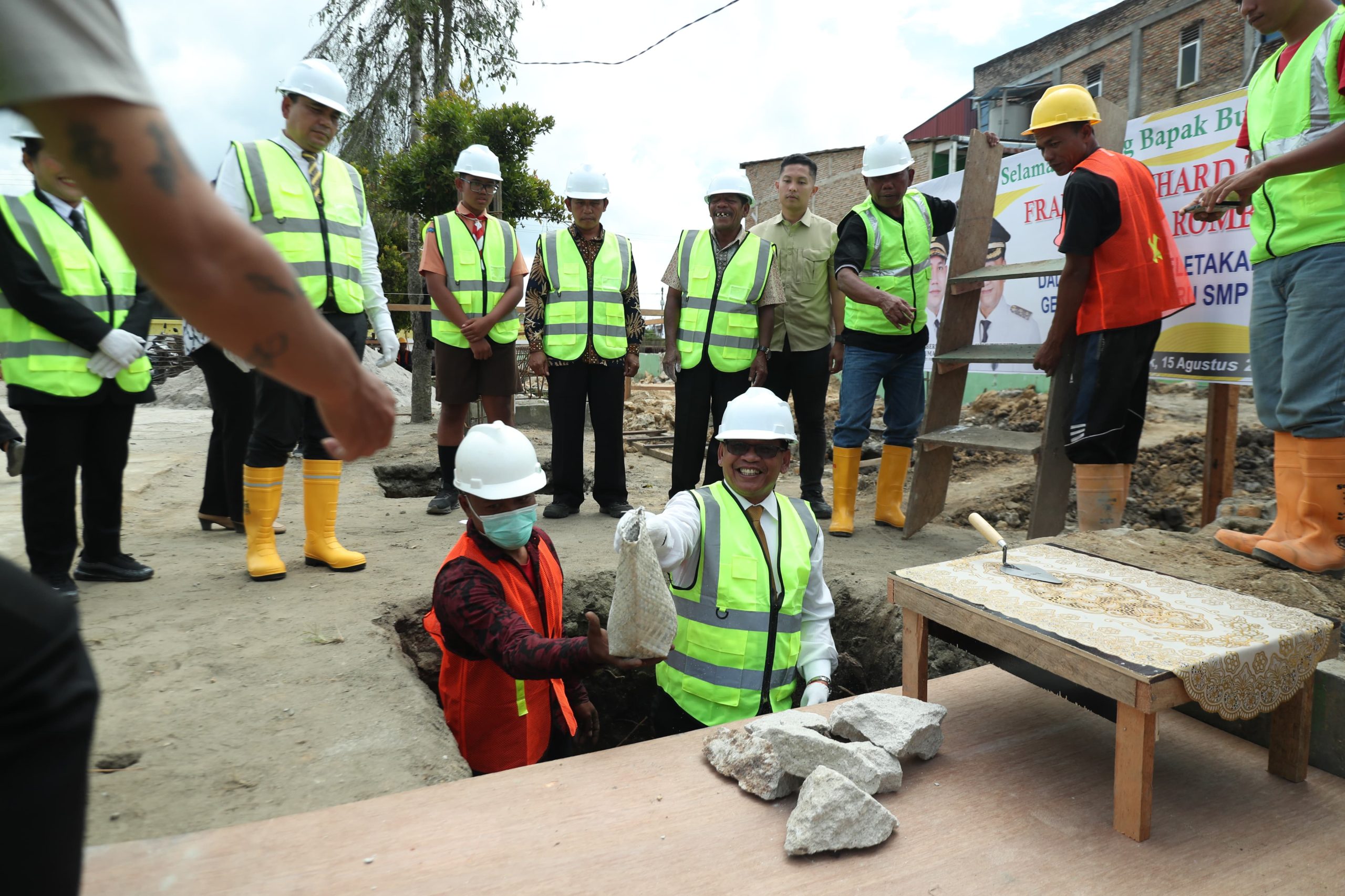 Pemerintah Kabupaten Pakpak Bharat Memulai Pembangunan Ruang Kelas Baru di SMPN 1 Salak