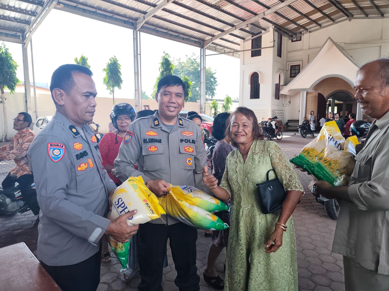 Polda Sumut Gelar Gerakan Pangan Murah Di Gereja GBKP Bangun Mulia, Ringankan Beban Masyarakat