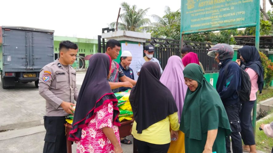 Jumat Berkah Polda Sumut: Polri Turun Langsung Bantu Masyarakat Lewat Gerakan Pangan Murah