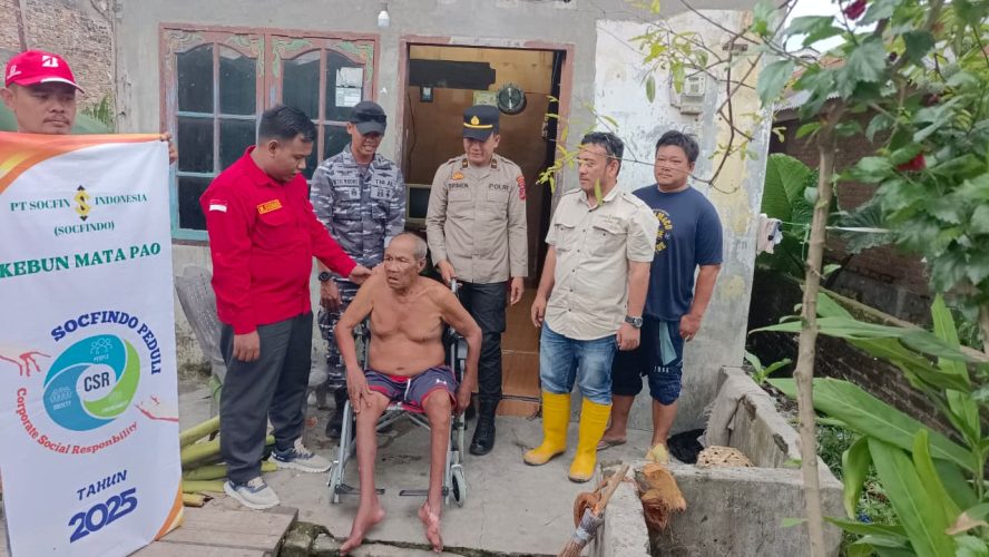 Sinergi TNI-Polri Dan Socfindo, Bantu Warga Stroke Dengan Kursi Roda