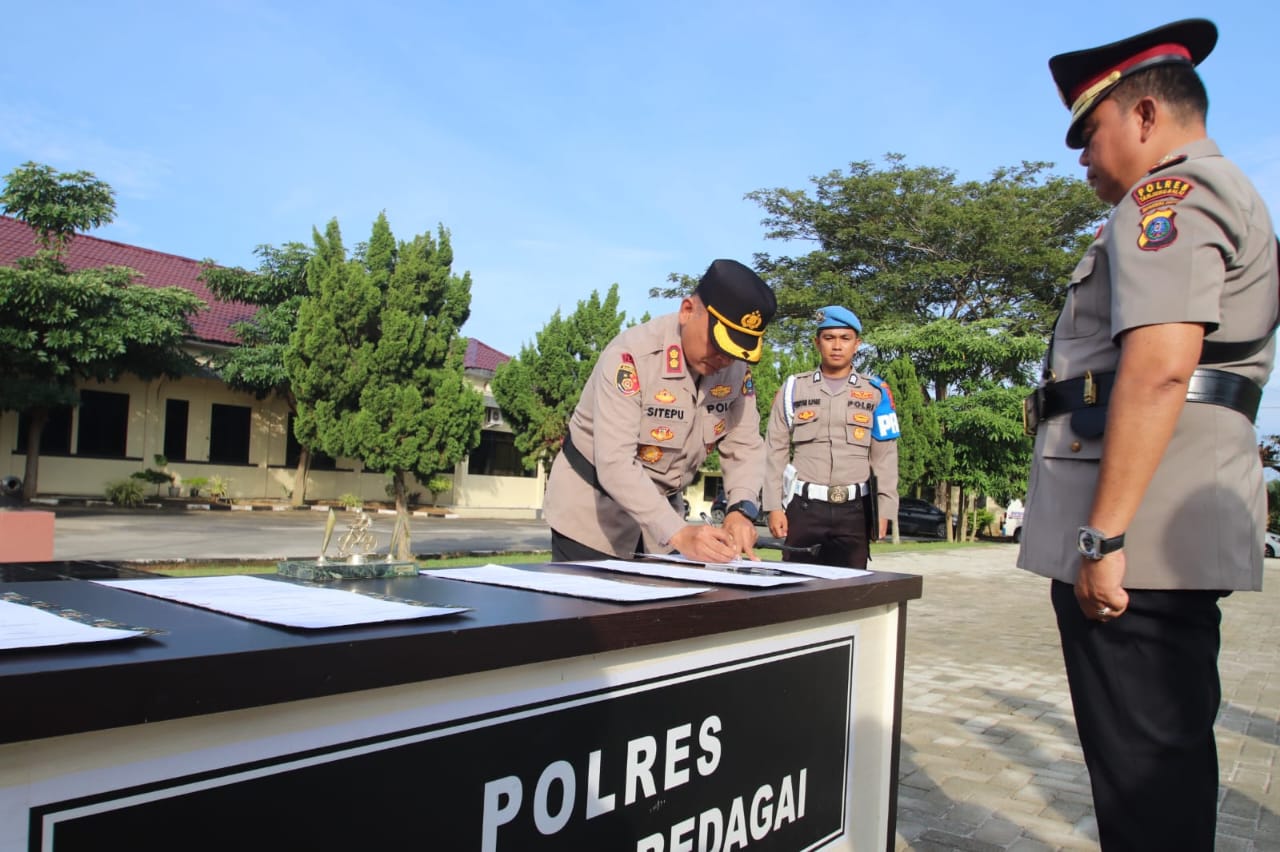 Kapolres Sergai Pimpin Upacara Sertijab, Berikan Arahan Dan Dukungan Kinerja Aparat Hukum Polri Dimanapun Tempat Penugasan