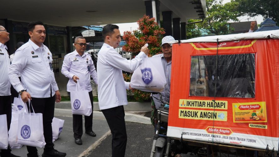 Rutan Kelas I Medan Bagikan 50 Paket Bansos Kepada Tukang Becak