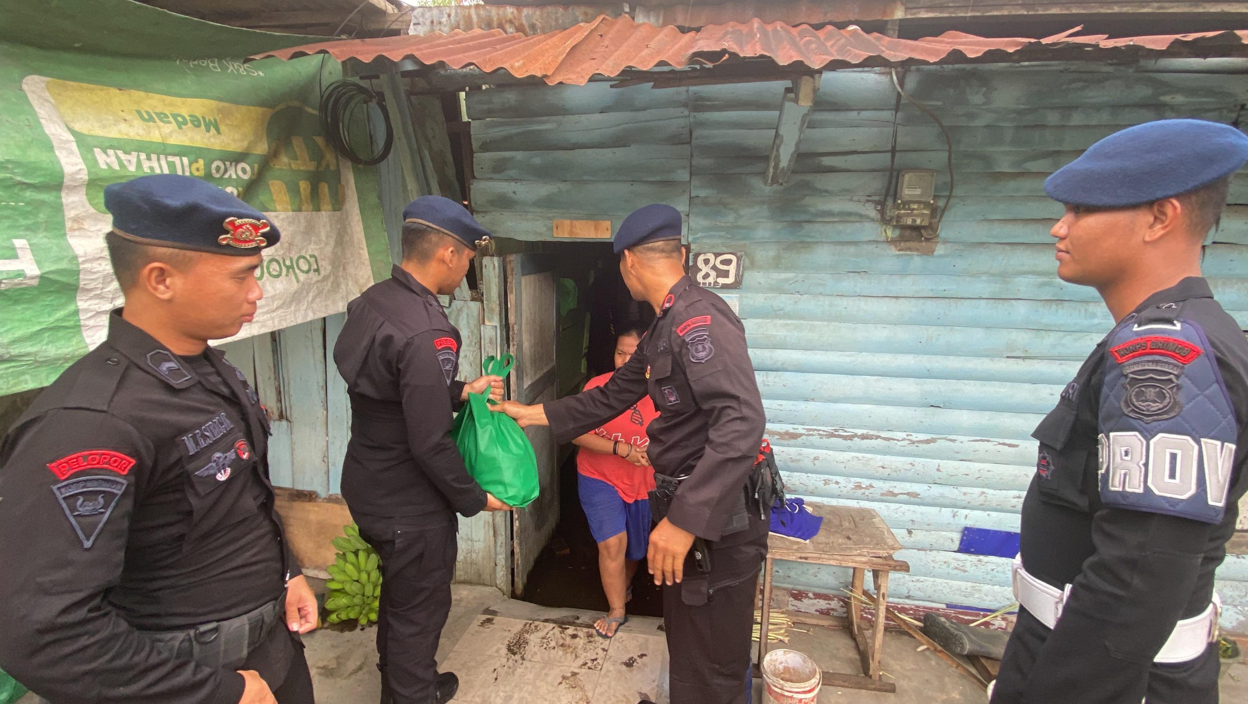 Satuan Brimob Polda Sumut Tebar Kasih Di Hari Minggu — Wujud Nyata Pengabdian Menyambut HUT Korps Brimob Polri Ke-80