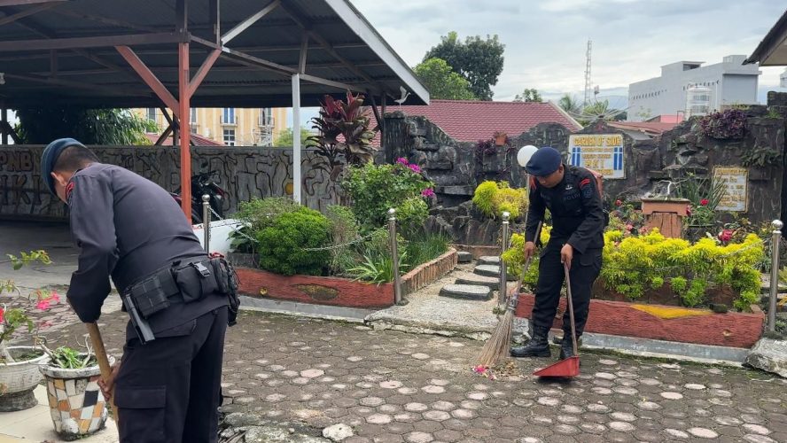 Satuan Brimob Polda Sumut Tebar Kepedulian Melalui “Minggu Kasih” Di Gereja HKI Resort Khusus Asuhan Stadion, Wujud Nyata Bhakti Brimob Untuk Nusa Dan Bangsa