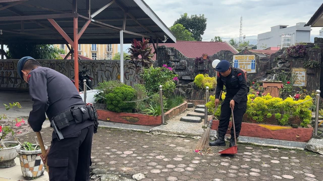 Satuan Brimob Polda Sumut Tebar Kepedulian Melalui “Minggu Kasih” Di Gereja HKI Resort Khusus Asuhan Stadion, Wujud Nyata Bhakti Brimob Untuk Nusa Dan Bangsa