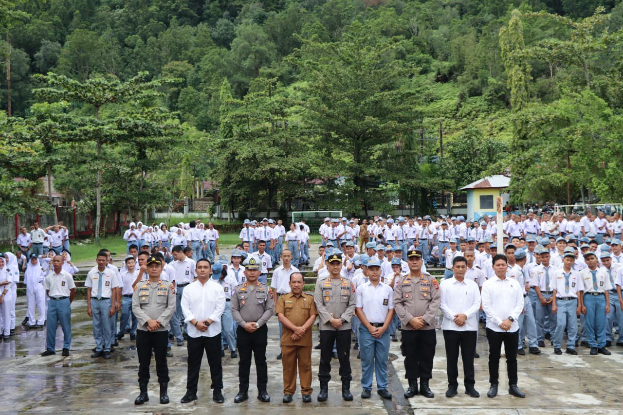 Kapolres Tapteng Imbau Ratusan Pelajar SMKN 3 Sibolga ; Jauhi Narkoba Dan Taati Hukum Di Sekolah Dan Jalan Raya