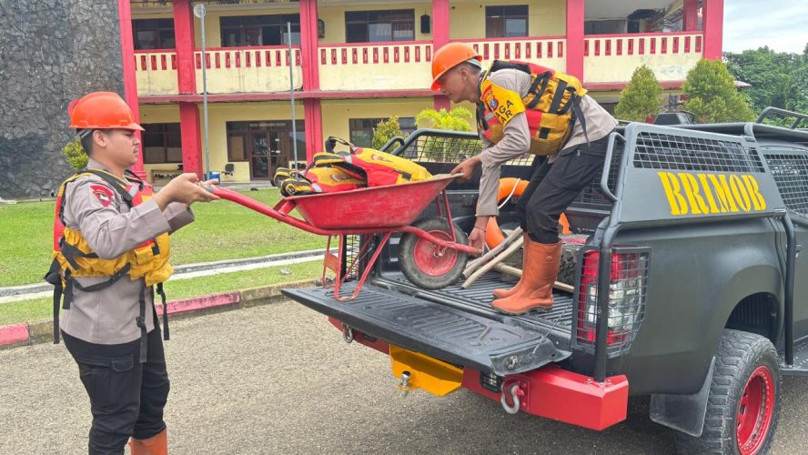 Siaga Di Tengah Cuaca Ekstrem! Brimob Polda Sumut Laksanakan Patroli SAR Antisipasi Banjir Dan Longsor Di Nias