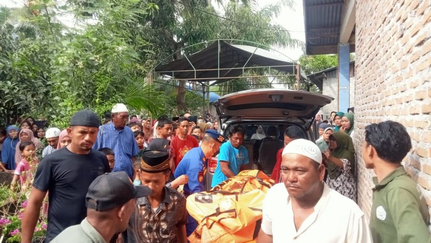Sinergitas TNI-POLRI Dan Basarnas Atasi Penemuan Jenazah Nelayan Yang Hilang Di Perairan Desa Sentang, Teluk Mengkudu