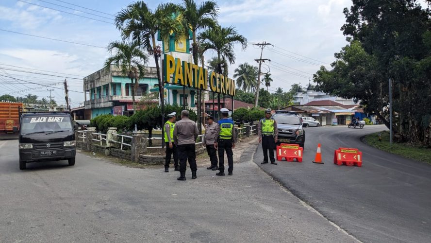 Sat Lantas Polres Sergai Amankan Dan Atur Arus Lalu Lintas Pada Kegiatan Tabligh Akbar Muslimah Dambaan 2025
