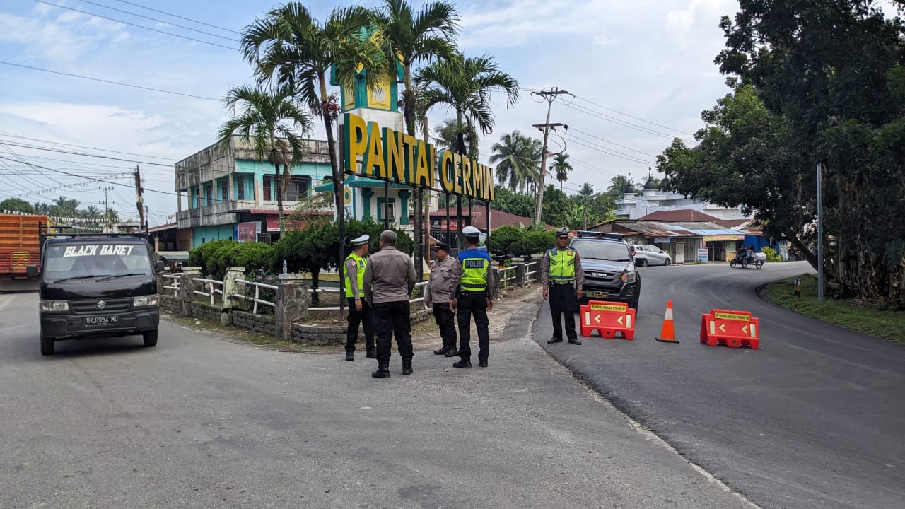 Sat Lantas Polres Sergai Amankan Dan Atur Arus Lalu Lintas Pada Kegiatan Tabligh Akbar Muslimah Dambaan 2025