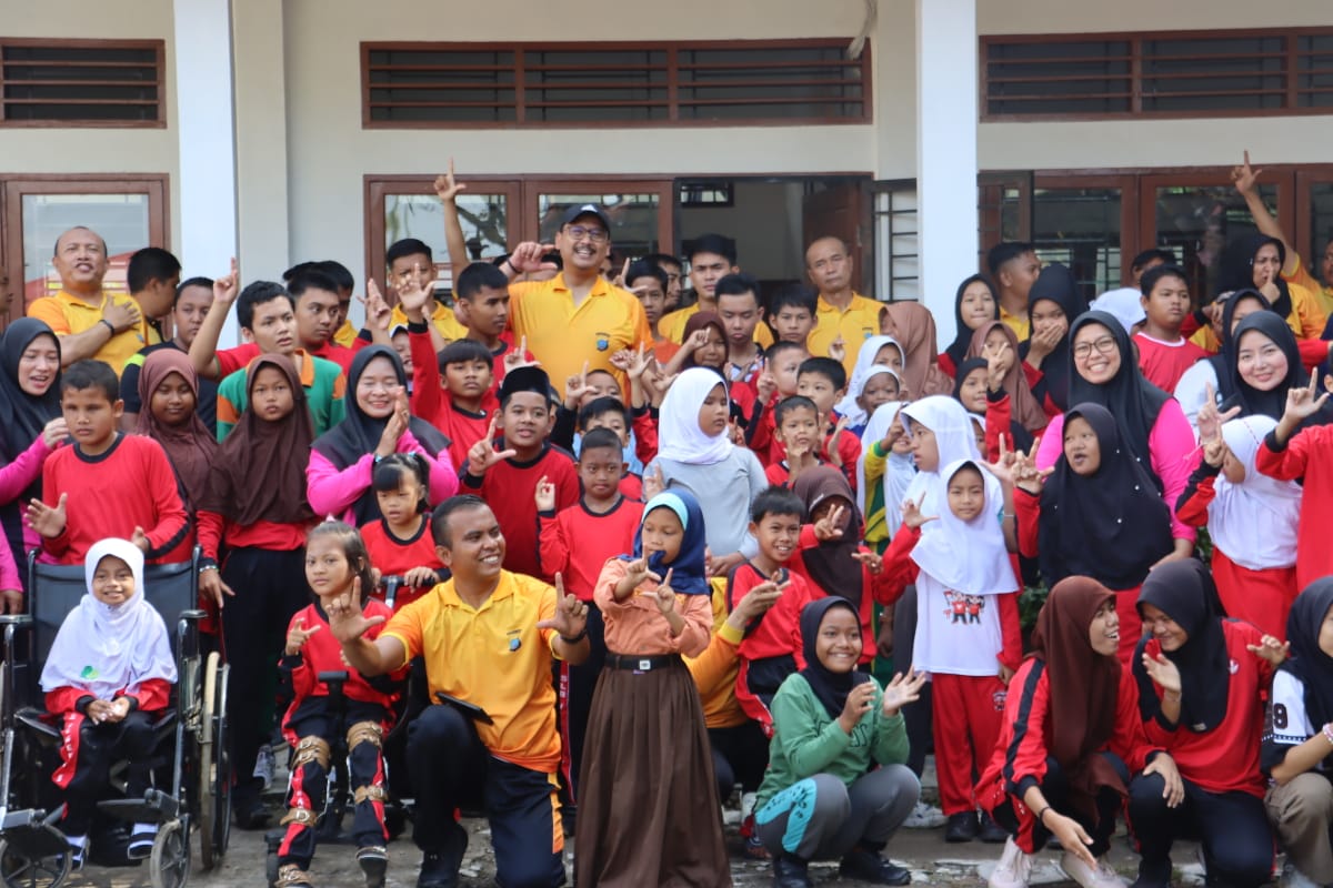 Kapolres Langkat Gelar Olahraga Bersama Siswa SLB Negeri Stabat, Wujud Kepedulian Dan Dukungan Untuk Anak Berkebutuhan Khusus