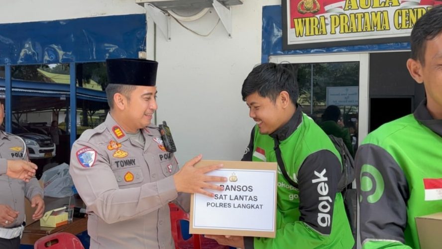 Jumat Berkah Sat Lantas Polres Langkat: Edukasi, Doa, Dan Kepedulian Untuk Pengemudi Ojek Online