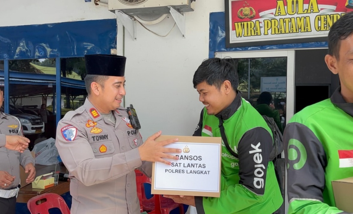Jumat Berkah Sat Lantas Polres Langkat: Edukasi, Doa, Dan Kepedulian Untuk Pengemudi Ojek Online