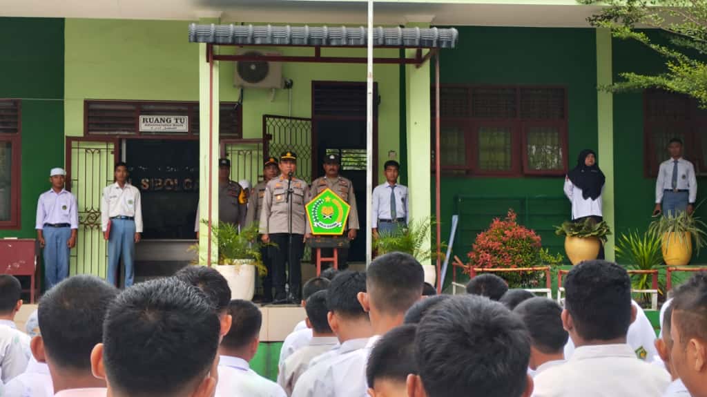 Polres Sibolga Bentuk Generasi Muda Taat Hukum Melalui Police Goes To School Di MAN Sibolga