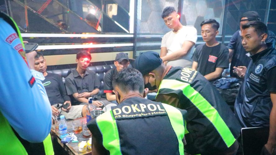 Polda Sumut Gelar Razia THM Platinum Bar Dan Lion Bar & KTV, 16 Pengunjung Positif Narkoba