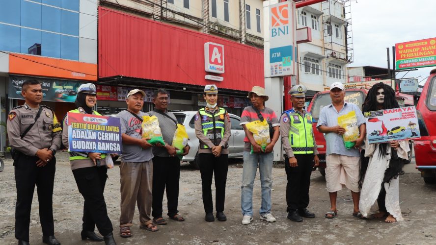 Sat Lantas Polres Sergai Laksanakan Giat Jum’at Berkah, Dalam Rangka Ops Zebra Toba-2025