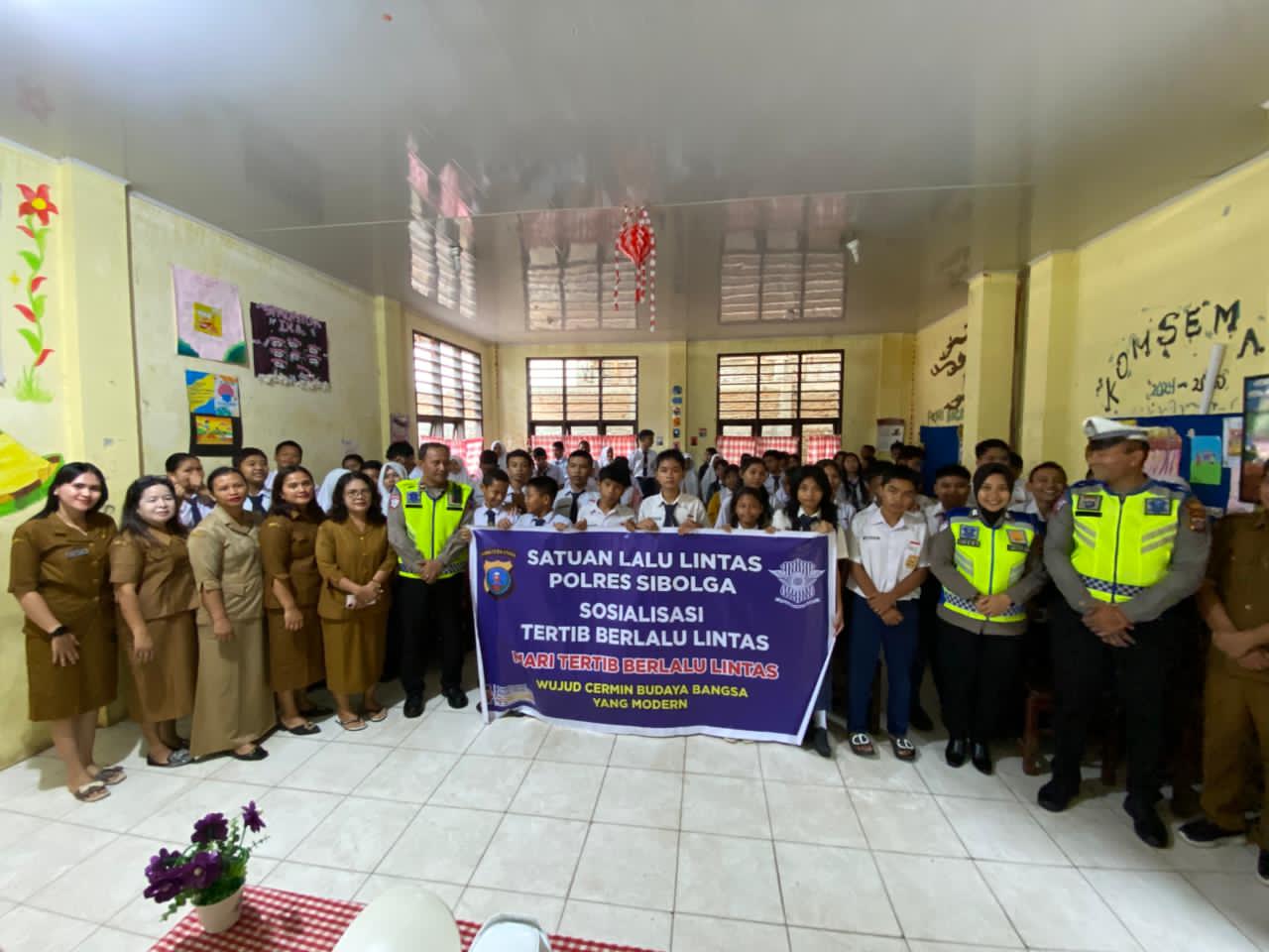 Sat Lantas Polres Sibolga Gelar Police Goes To School Di SMPN 2 Sibolga Dalam Rangka Operasi Zebra Toba 2025