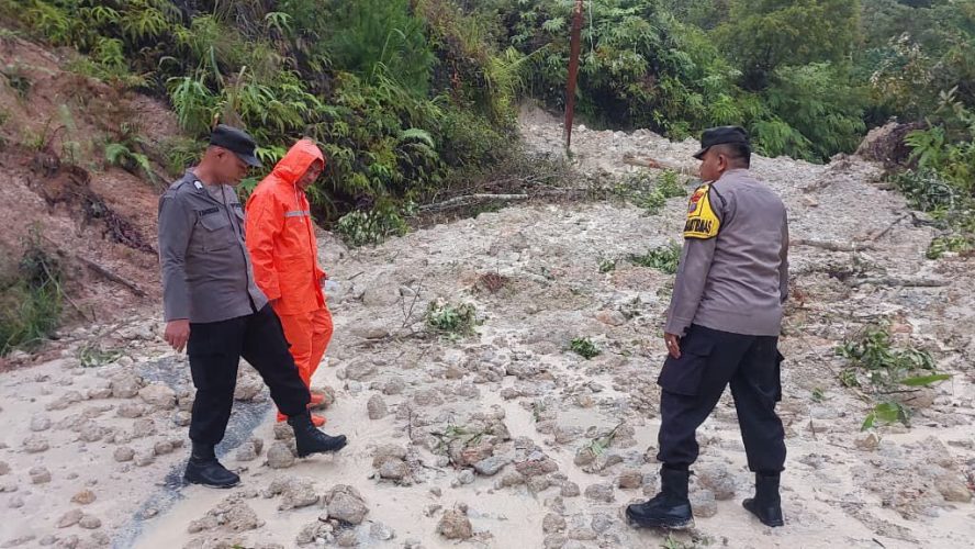Jalinsum Sipirok–Taput Lumpuh Total Akibat Longsor, Polisi Imbau Pengendara Cari Jalur Alternatif