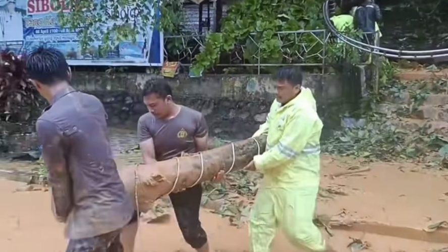 Polda Sumut Kerahkan Kekuatan Penuh Bantu Warga Terdampak Bencana di Sumatera Utara