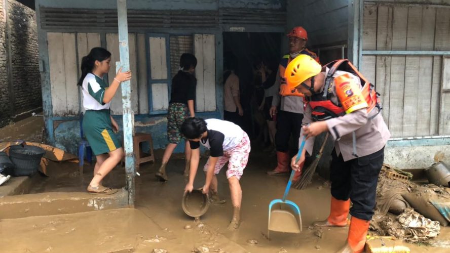Polda Sumut Kerahkan 345 Personel Brimob Tangani Bencana di Delapan Wilayah Terdampak