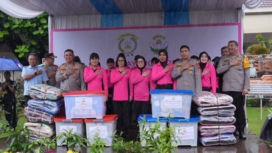 Polda Sumut Dan Kemala Bhayangkari Salurkan Bantuan Sembako Untuk Korban Bencana Di Tapsel, Tapteng, Dan Sibolga