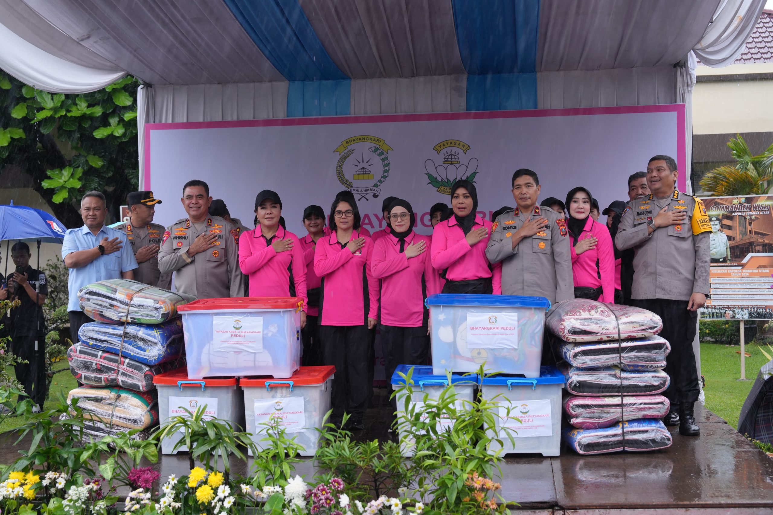 Polda Sumut Dan Kemala Bhayangkari Salurkan Bantuan Sembako Untuk Korban Bencana Di Tapsel, Tapteng, Dan Sibolga