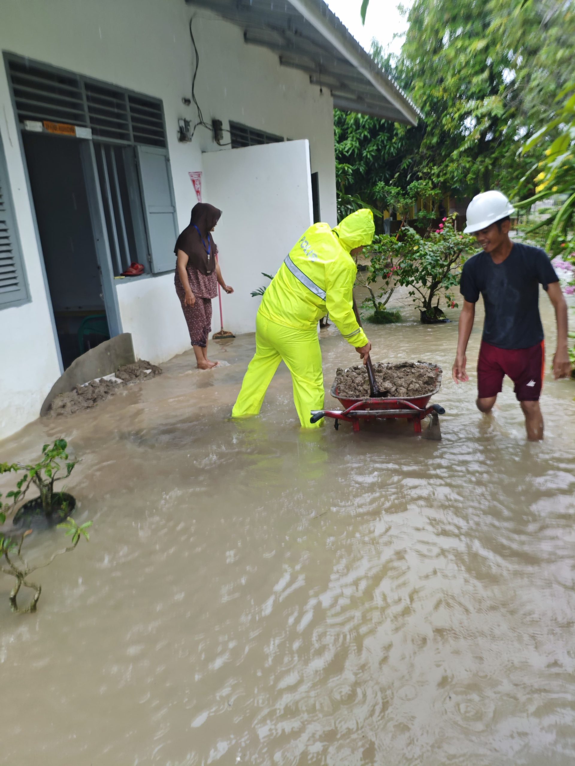 Polres Sergai Intensif Pantau Situasi Hujan Deras, Berikan Himbauan Keselamatan Kepada Masyarakat