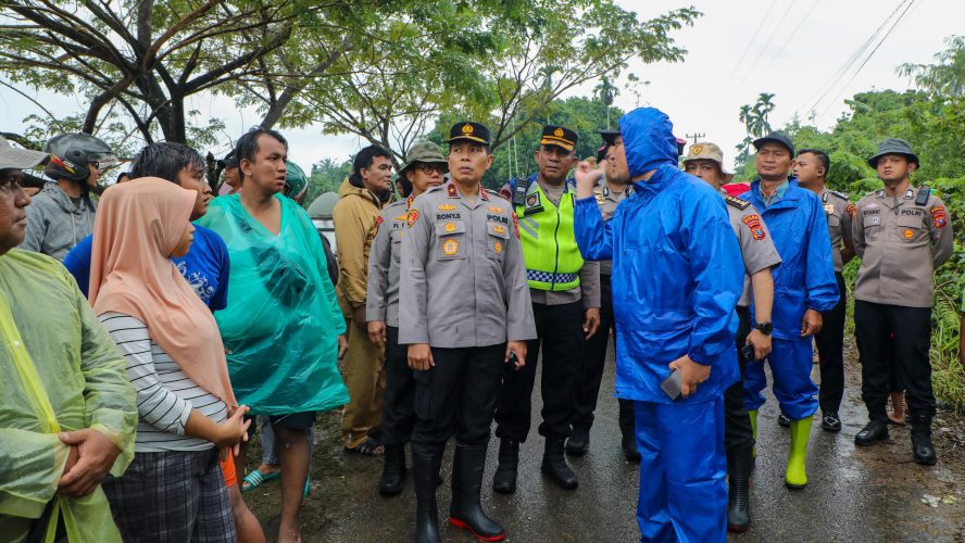 Wakapolda Sumut Tinjau Lokasi Banjir di Perumahan Puri Indah Marindal, Pastikan Penanganan Berjalan Cepat