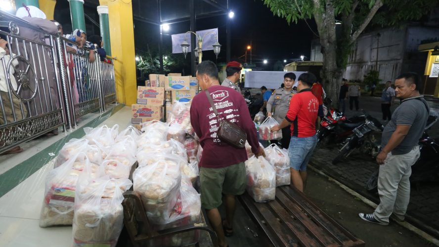 Polda Sumut Salurkan Bantuan Sembako Untuk Korban Banjir di Stabat, Wujud Kepedulian Dan Kehadiran Polri