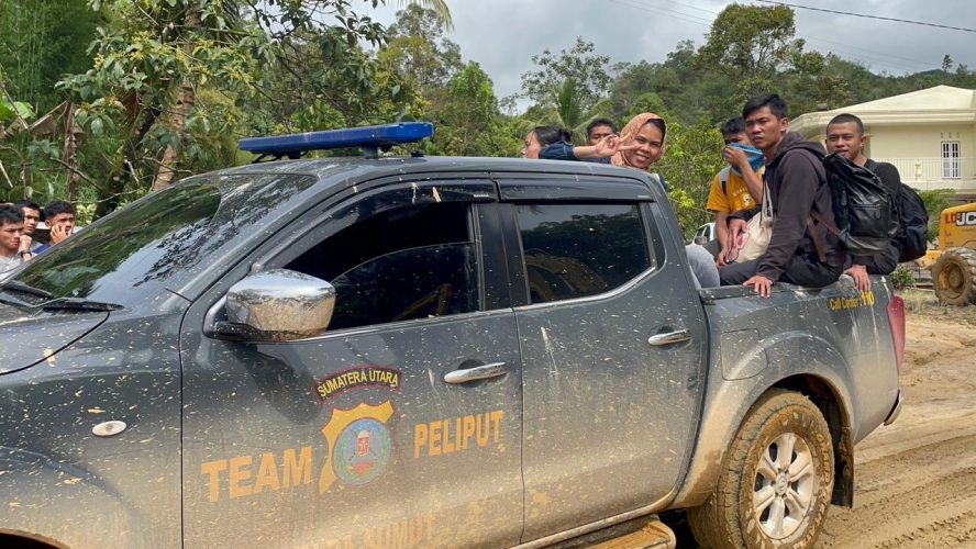 Bid Humas Polda Sumut Tempuh Jalan Berat Bawa Bantuan Lewat Jalur Darat, Dari Tugas Peliputan Hingga Misi Kemanusiaan
