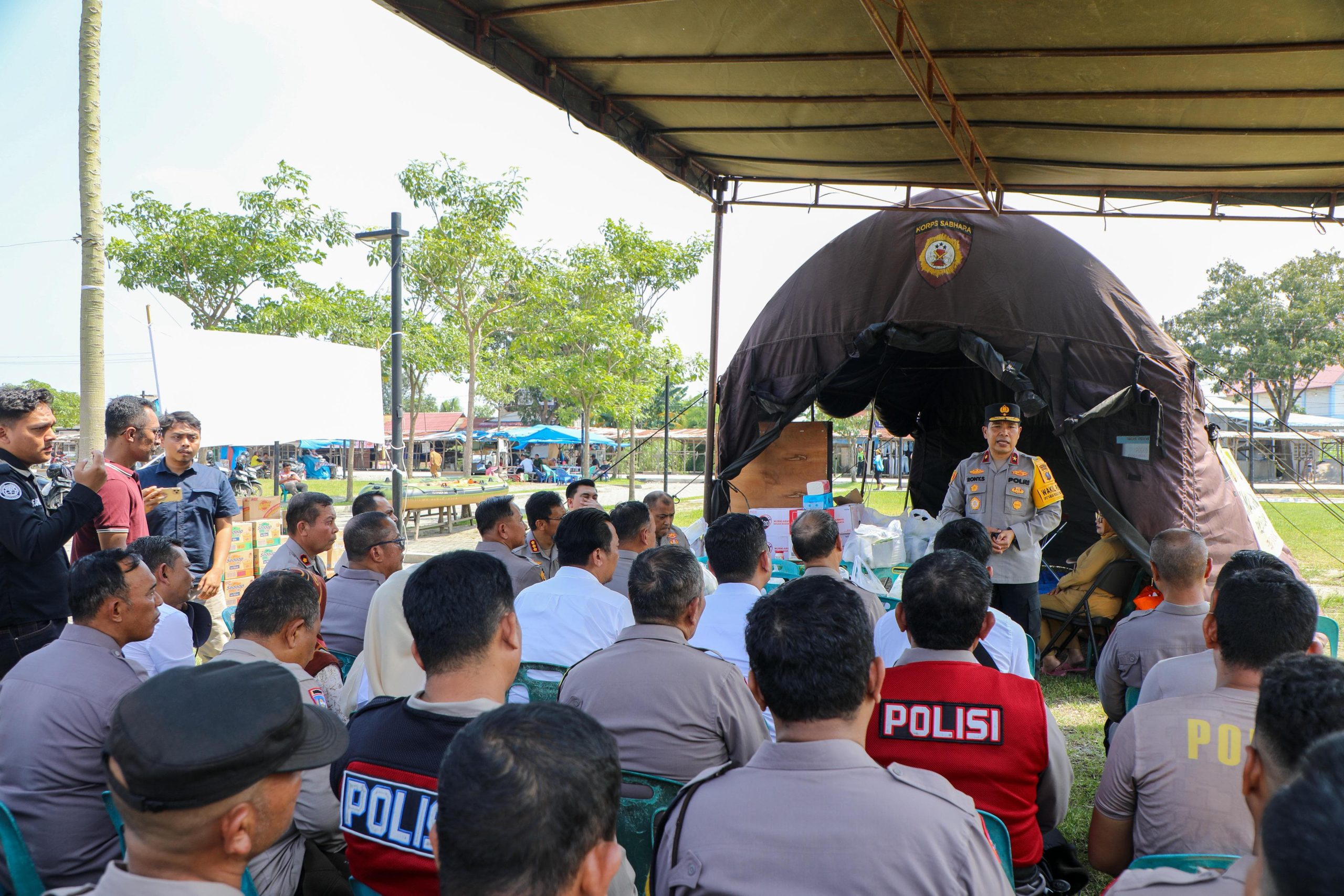 Wakapolda Sumut Tinjau Posko Pengungsian dan Berikan Arahan kepada Personel di Belawan