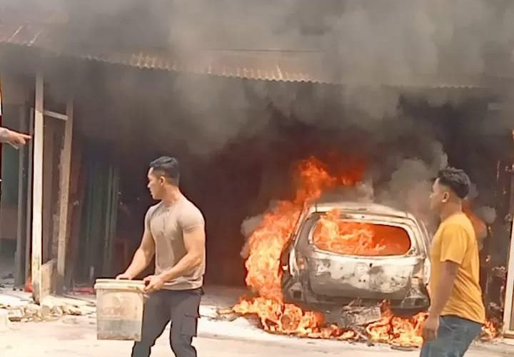 Satu Unit Mobil Pribadi Hangus Terbakar! Polres Sergai Bersama Masyarakat Sigap Padamkan Api