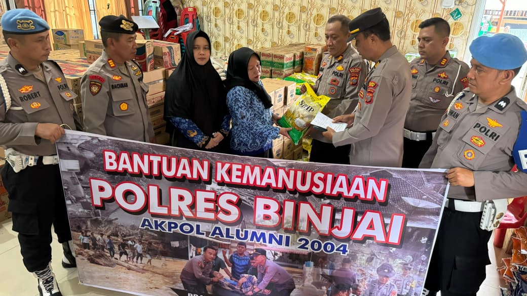 Polres Binjai Salurkan Bantuan Kemanusiaan Korban Banjir Kabupaten Langkat
