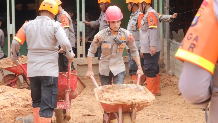 Akses Tarutung–Sibolga Mulai Terbuka, Polda Sumut Turun Percepat Pemulihan Pasca Longsor