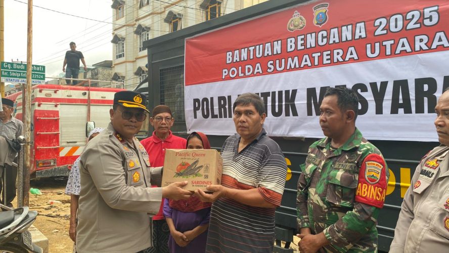 Polres Sibolga Salurkan Bantuan Sosial Kapolri Untuk Korban Tanah Longsor Di Kota Sibolga