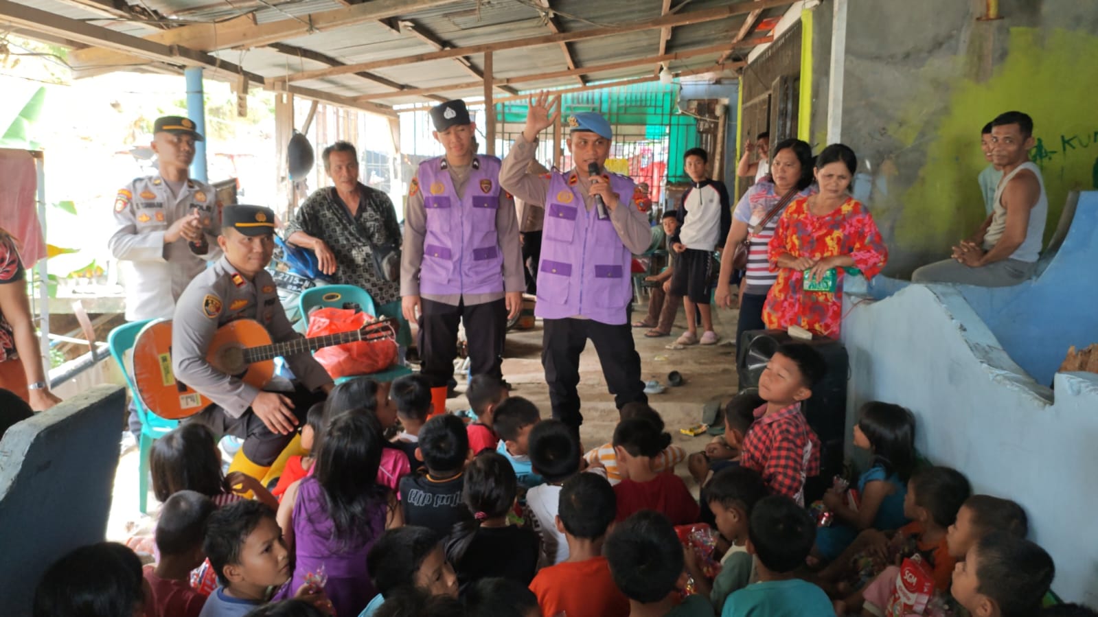 Polres Sibolga Berikan Bantuan Dan Trauma Healing, Terhadap Korban Bencana Alam Longsor Dan Banjir Di Kota Sibolga