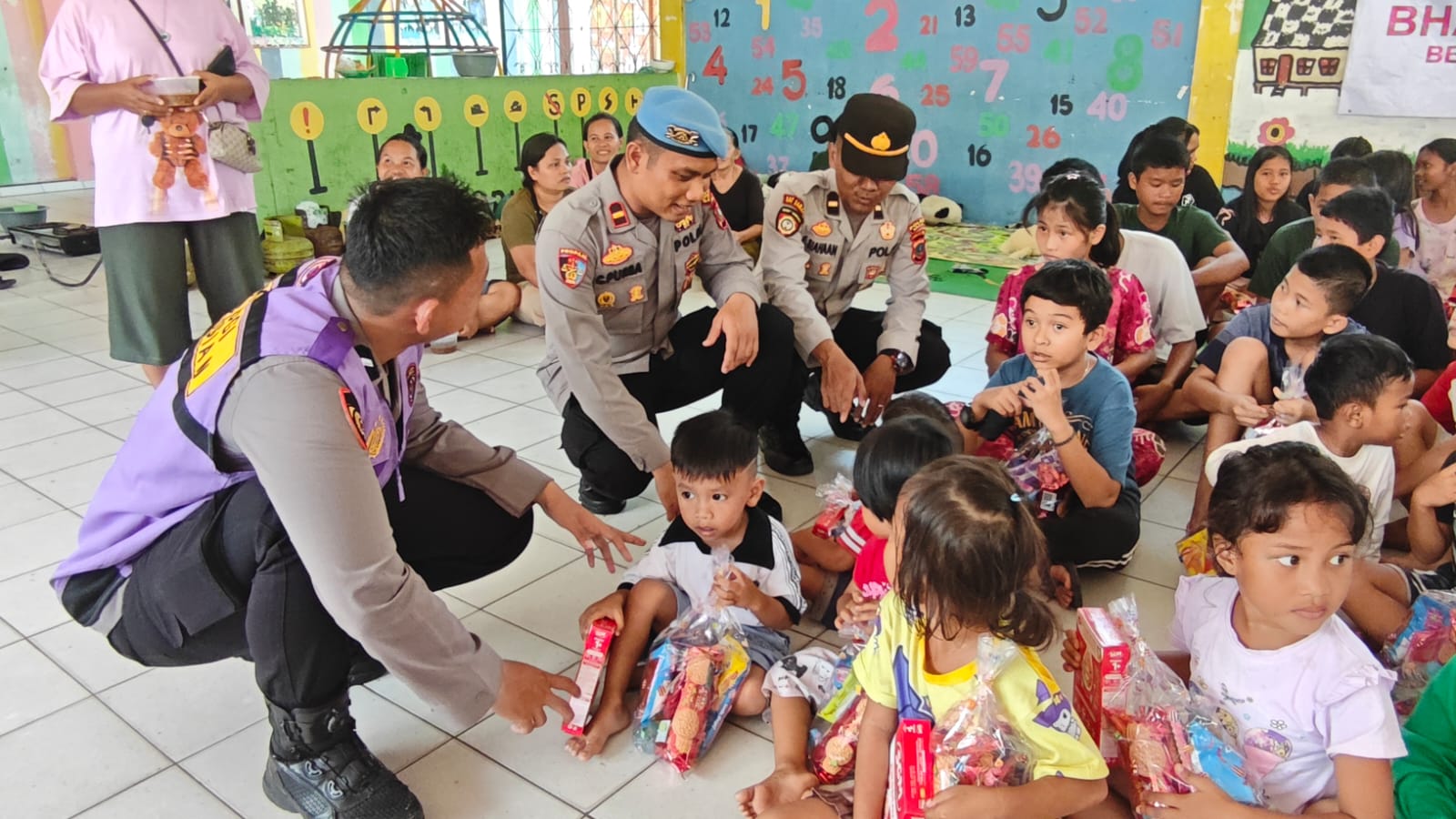 Tim Trauma Healing Polres Sibolga, Kunjungi Posko Pengungsian TK Negeri Pembina Sibolga
