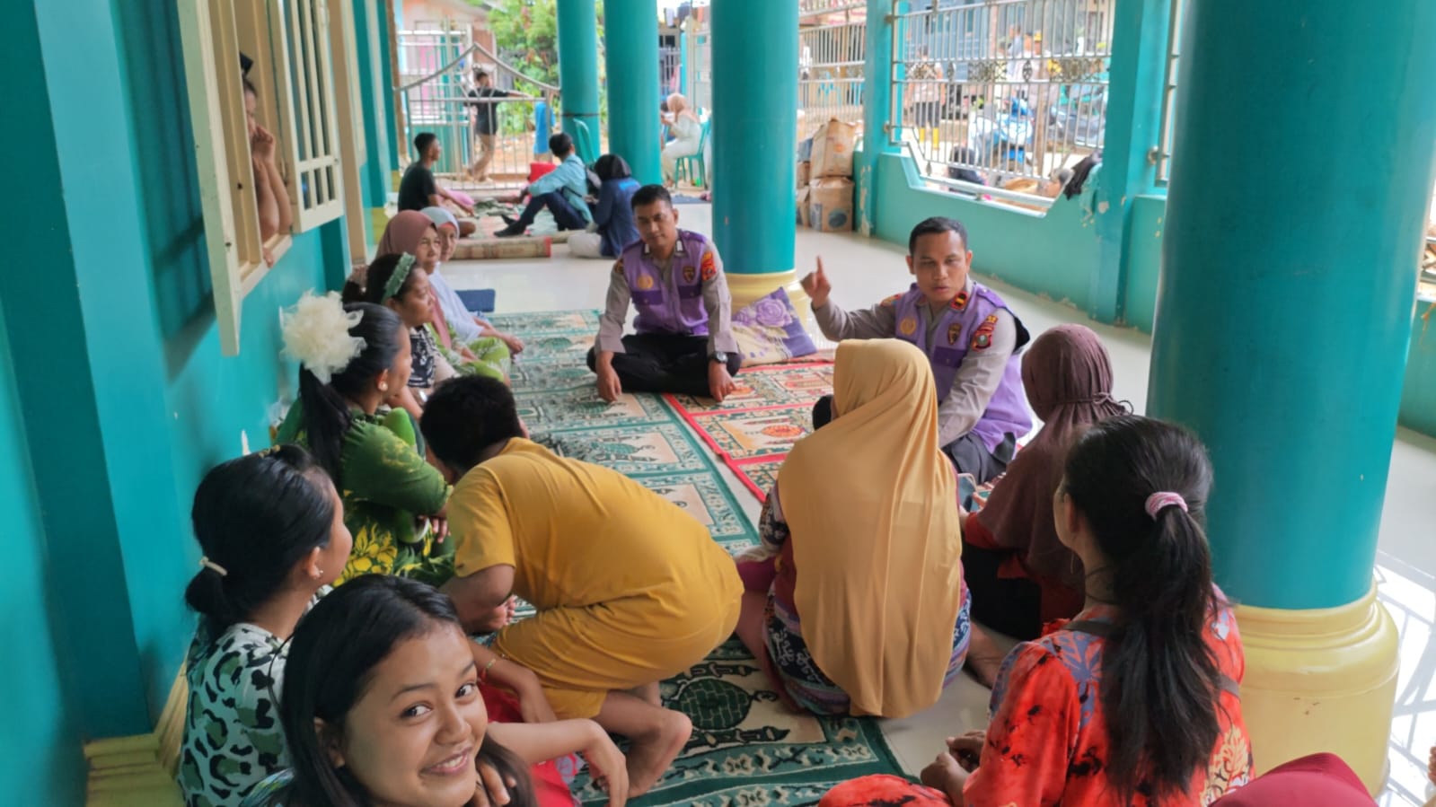 Polres Sibolga Salurkan Bantuan Dan Gelar Trauma Healing Untuk Korban Banjir Dan Longsor