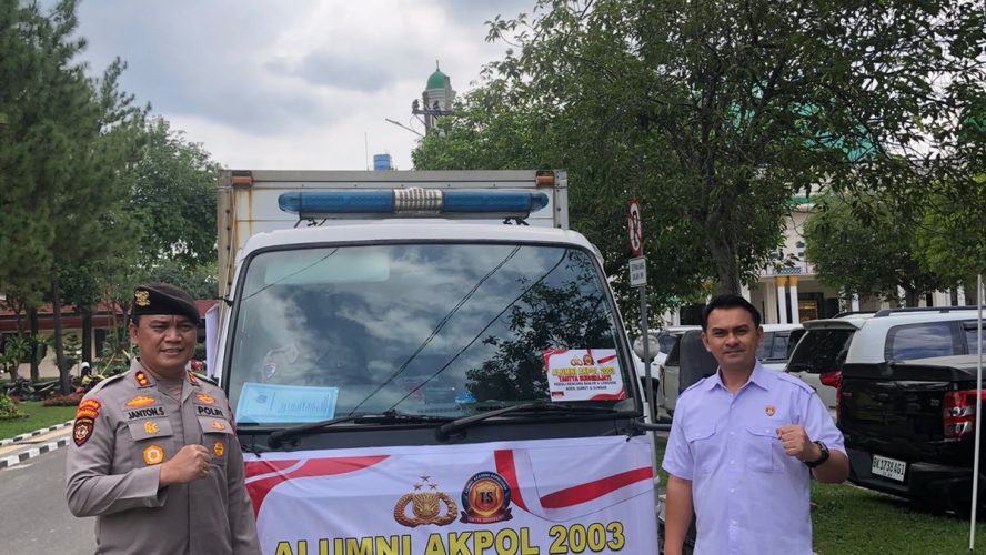 Polda Sumut Salurkan Bantuan Sembako Dan Air Bersih Dari Alumni Akpol 2003 Untuk Warga Terdampak Di Langkat