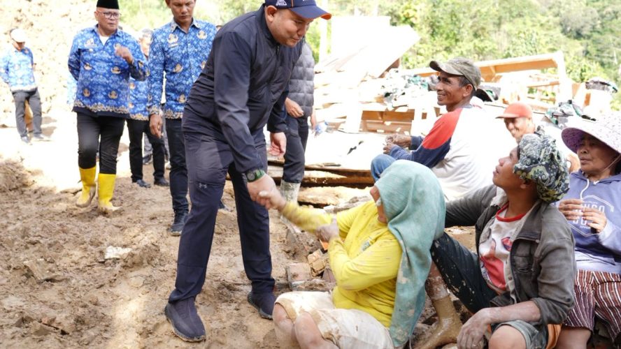 Bupati Pakpak Bharat Tinjau Kondisi Longsor di Desa Simerpara