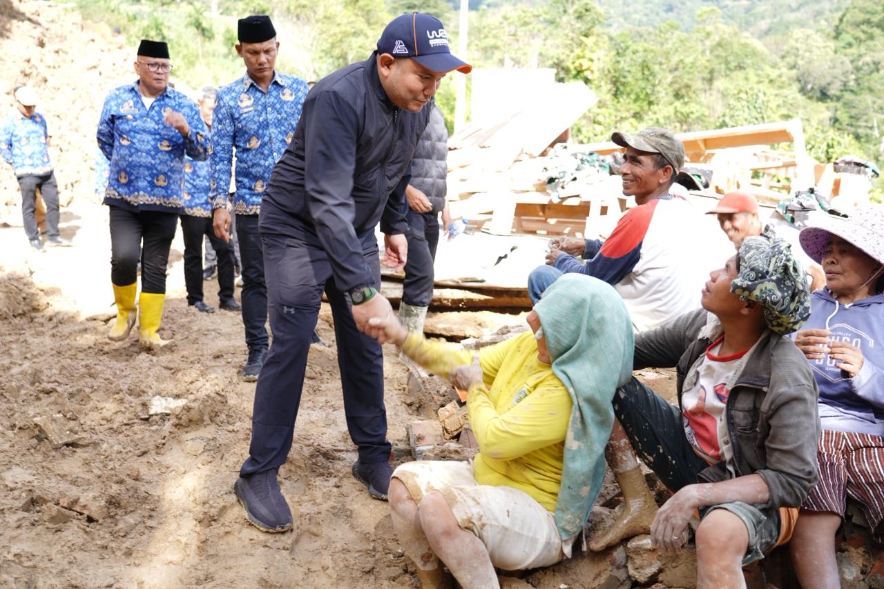Bupati Pakpak Bharat Tinjau Kondisi Longsor di Desa Simerpara