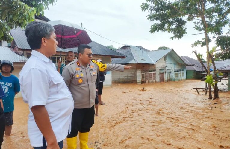 Curah Hujan Tinggi Mengguyur Sibolga, Sungai Aek Doras Meluap, Kapolres Sibolga Himbau Warga Tetap Waspada
