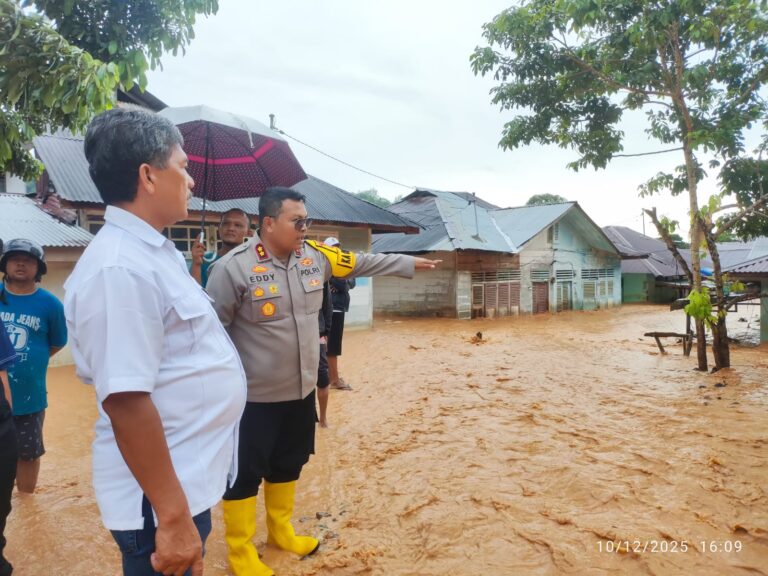 Curah Hujan Tinggi Mengguyur Sibolga, Sungai Aek Doras Meluap, Kapolres Sibolga Himbau Warga Tetap Waspada
