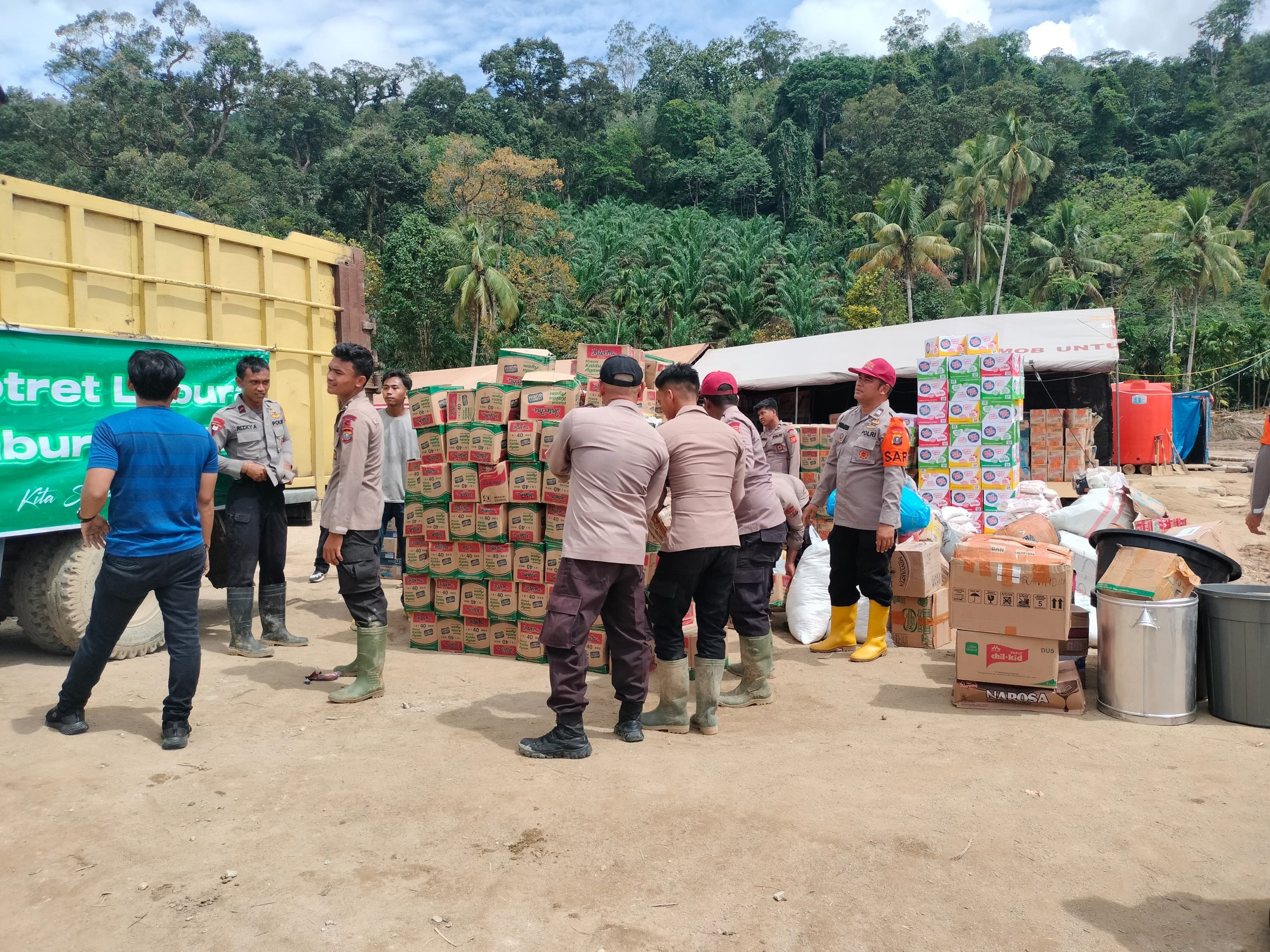 Dukungan Kemanusiaan Di Tapsel: Posko Aman Nusa II Distribusikan Bantuan Ke Aek Ngadol, Huta Godang, Dan Garoga