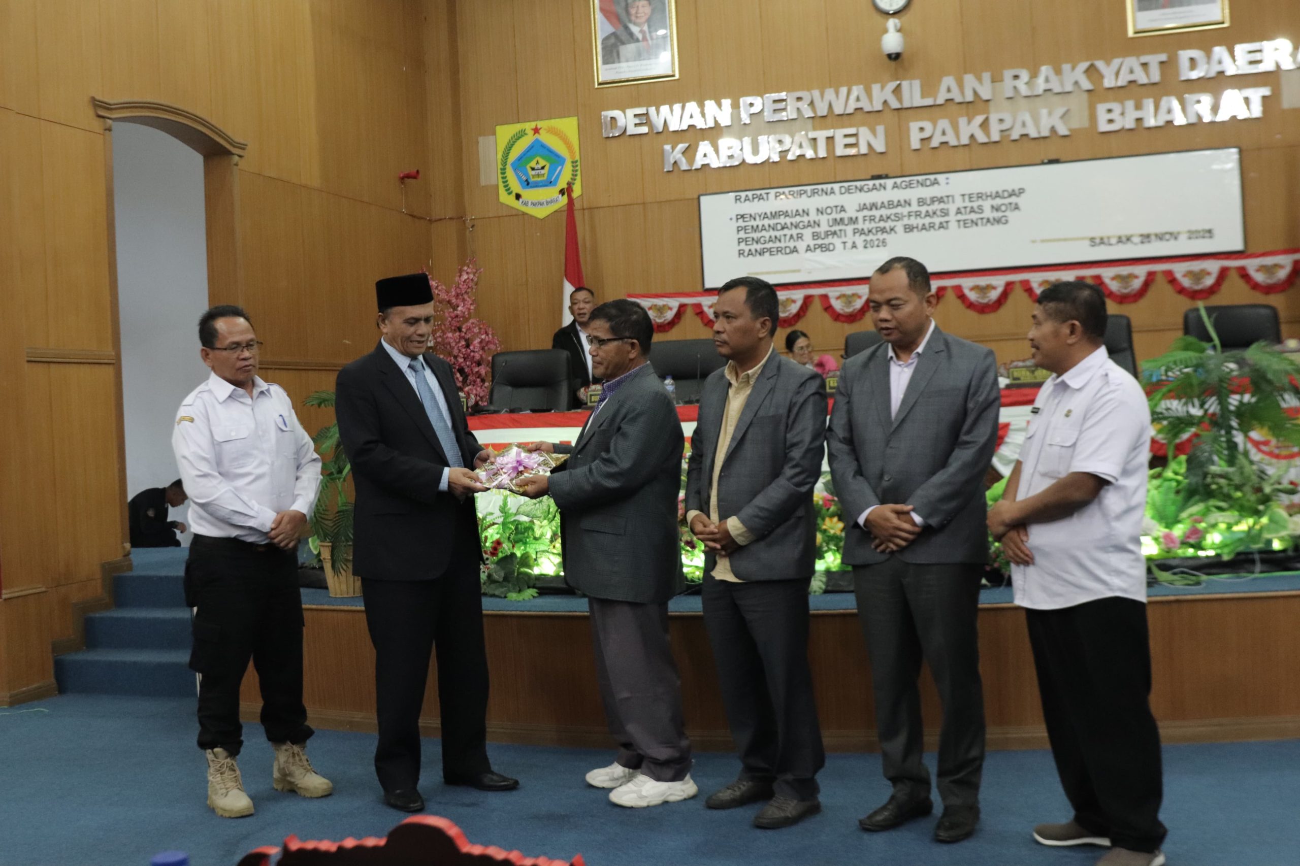 Wakil Bupati Pakpak Bharat Membacakan Pidato Nota Jawaban Bupati Atas Pandangan Umum Fraksi-fraksi Nota Pengantar RAPBD 2026