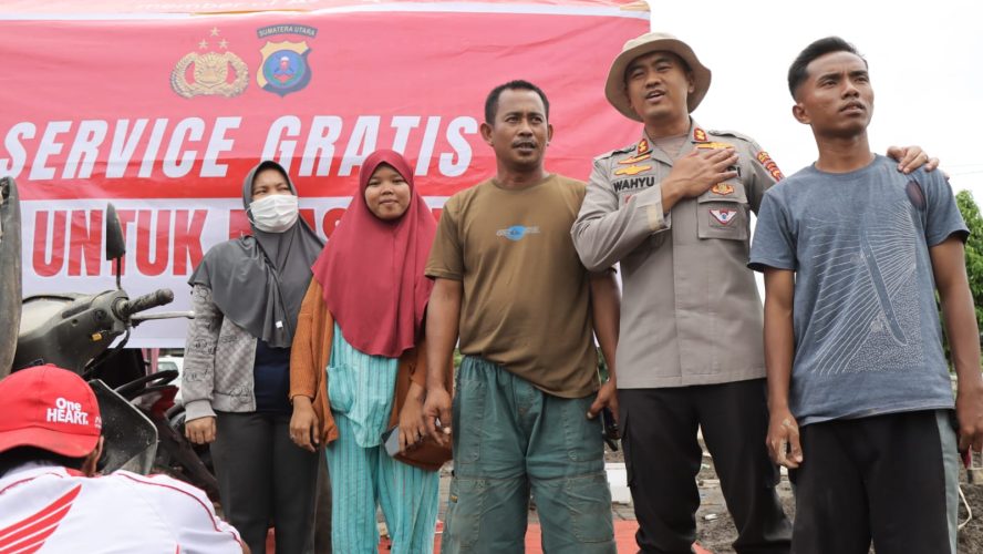 Bangkit Bersama Polri: Kapolres Tapteng Layani Service Motor Gratis Untuk Warga Terdampak